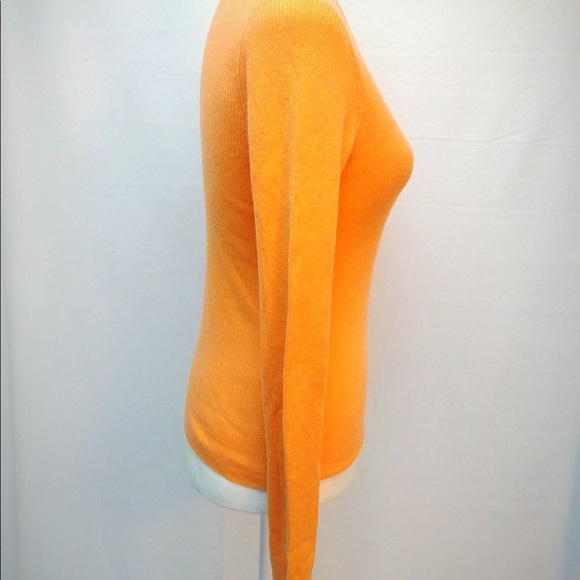 Orange light weight/thin sweater - Picture 2 of 3